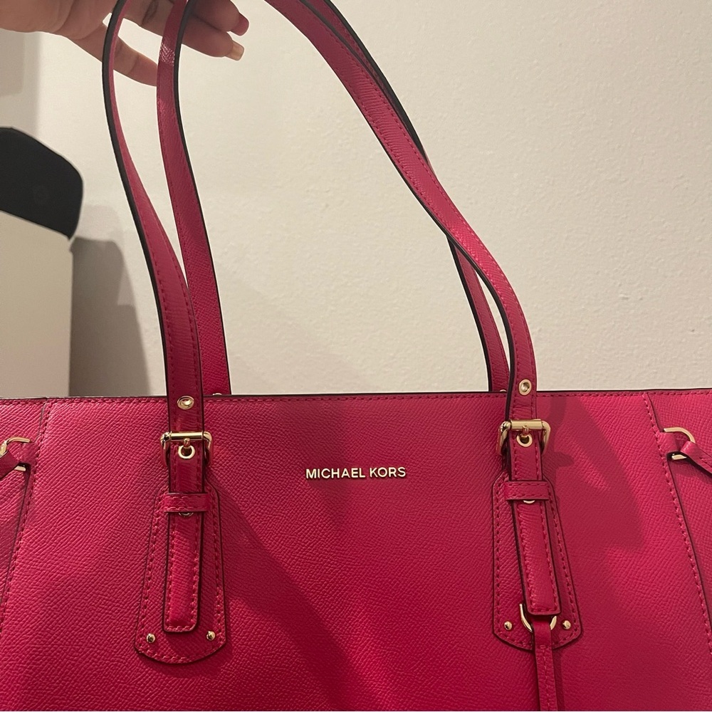 Michael Kors Medium Leather Shoulder Bag with Large Dust Bag - Picture 6 of 17
